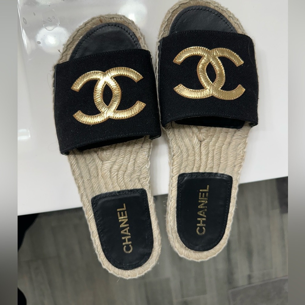 Chanel Women’s slides size 40 in black and gold